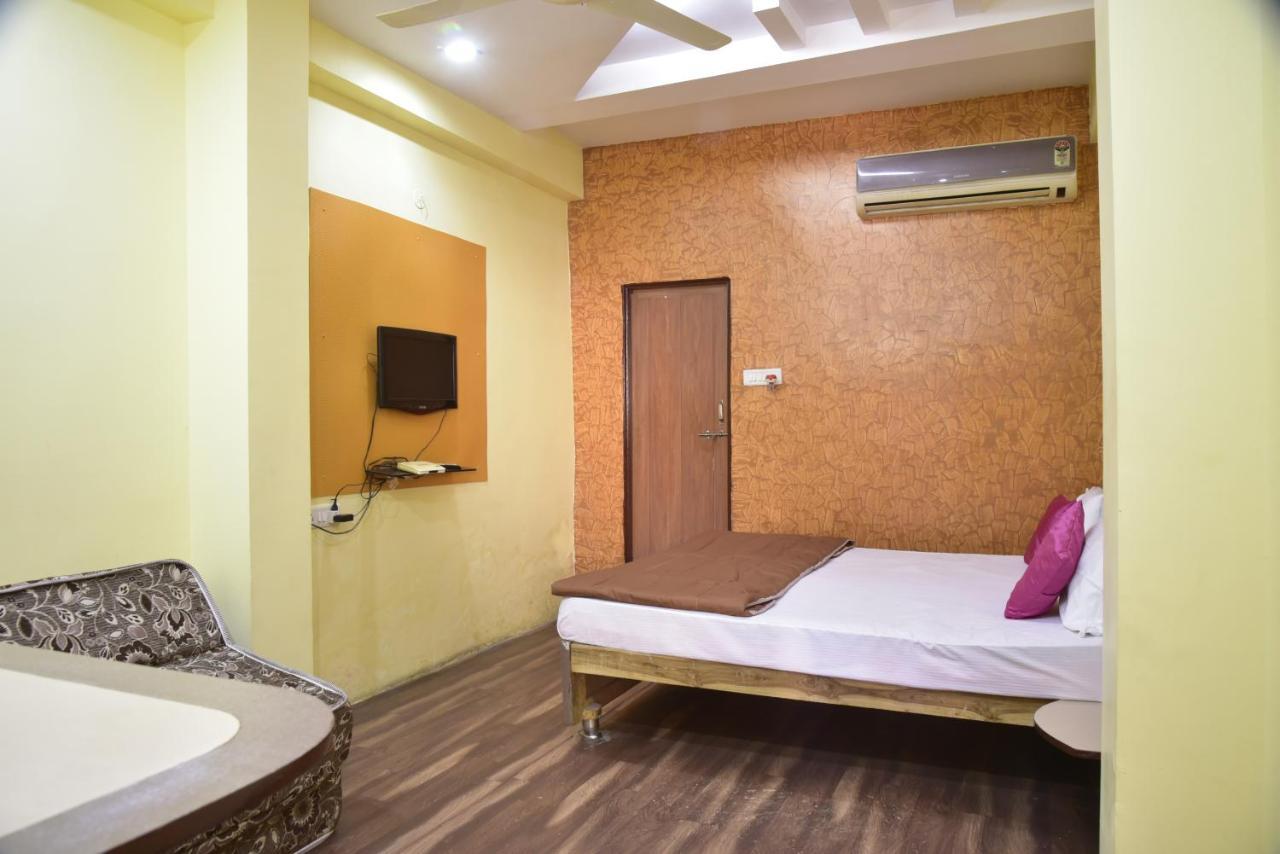 Hotel Drishti Inn Khāpri 외부 사진