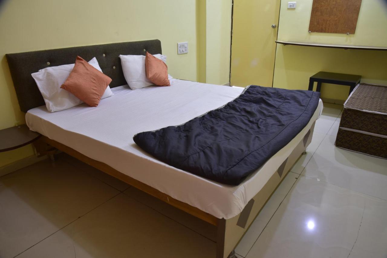 Hotel Drishti Inn Khāpri 외부 사진